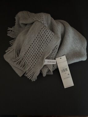 Calvin Klein Light Gray Knit Scarf with Fringe